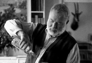 Ernest Hemingway bebiendo martini borracho tipo de drunk type of 