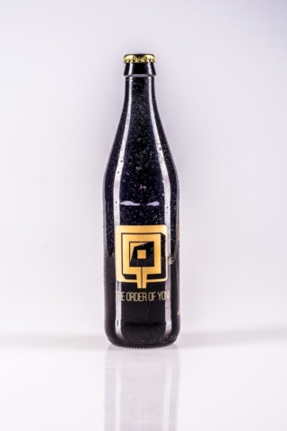 Alexandra Brendlova vagina beer cerveza vaginal lactobacilo botella The Order Of Yoni La Orden de Yoni modelo sensual sexy