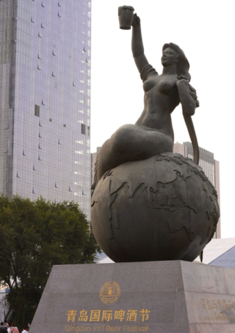escultura-festival-cerveza-qingdao-grande